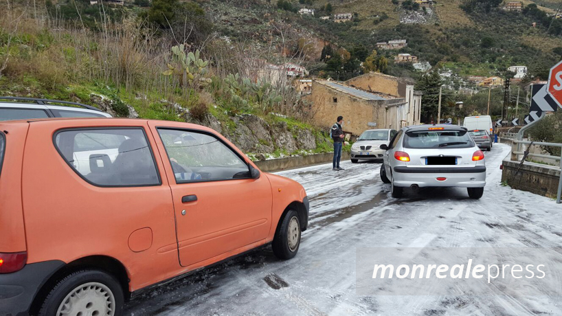Ghiaccio sulla statale per Pioppo