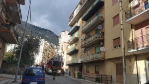 crollo-balcone-via-aldo-moro-1