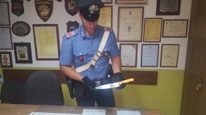 coltello-sequestrato-dai-carabinieri