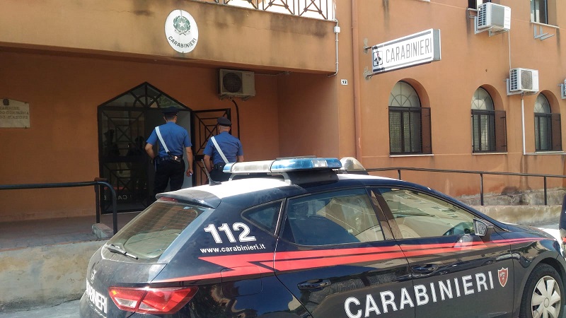 cocaina arrestati droga domiciliari bambino picchiato